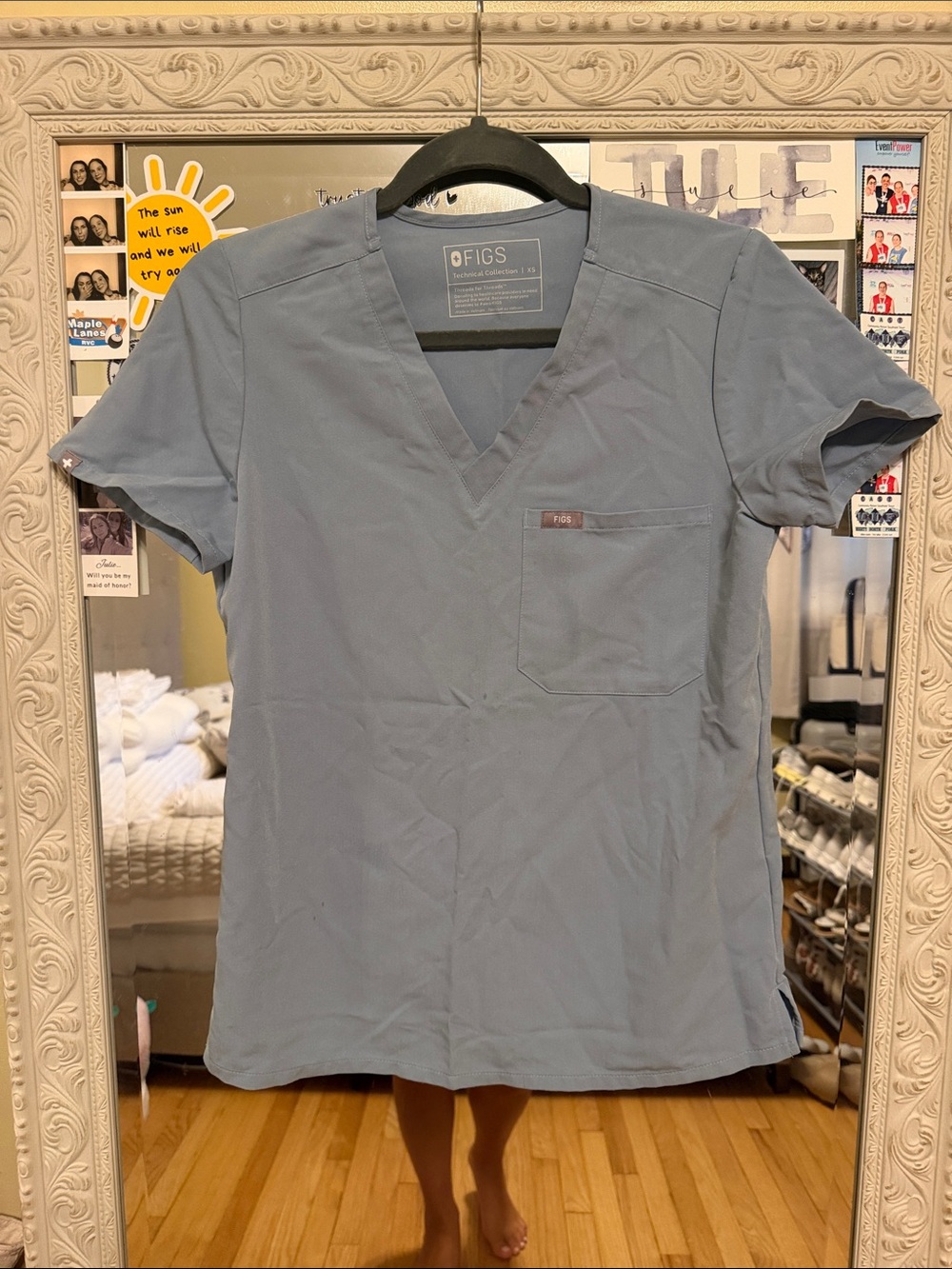 FIGS women’s  Slate V-Neck Scrub Top in Light Blue